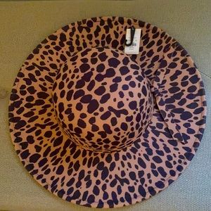 Francesca’s leopard hat, new with tags. Original price 44